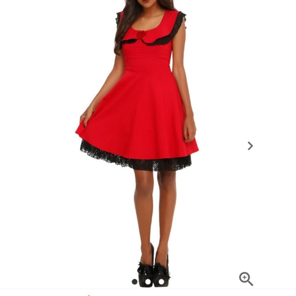 Hot Topic Dresses & Skirts - Hot topic Peter Pan collar dress red & black medium